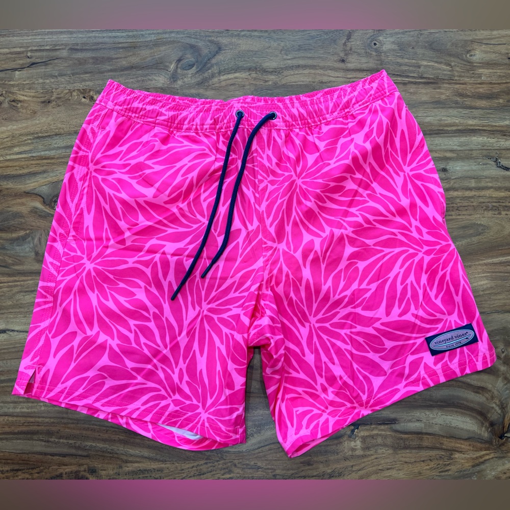 Vineyard Vines
7” Printed Chappy Trunks - never worn